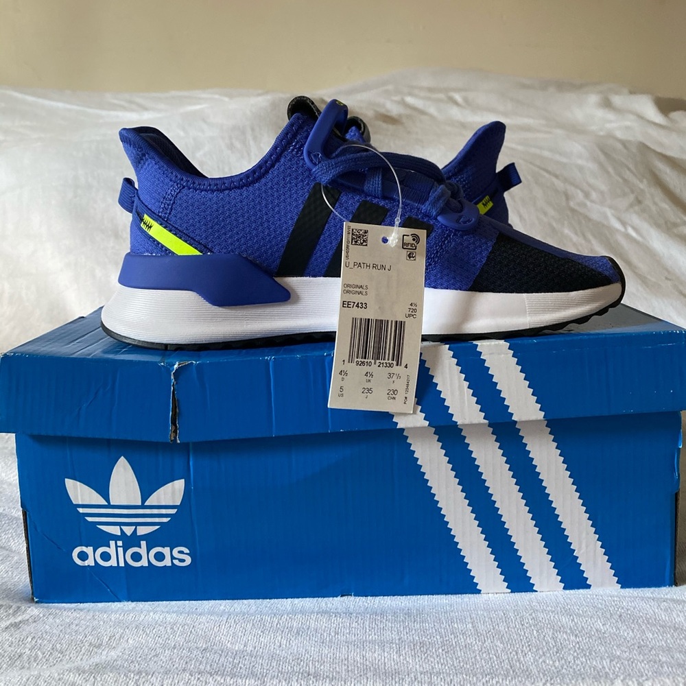 Boys Adidas sneakers, size 5